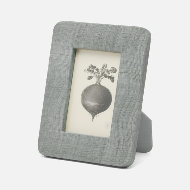Halle Frame