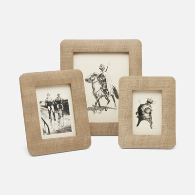 Halle Frame