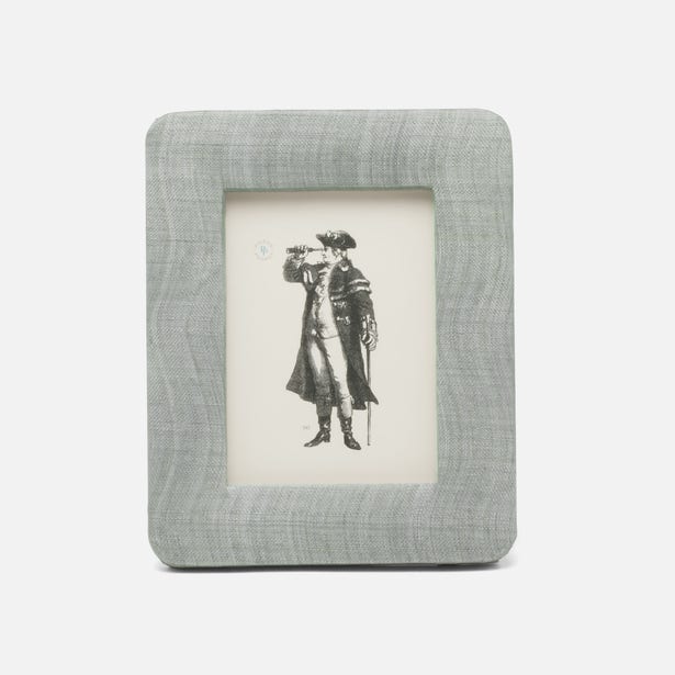 Halle Frame